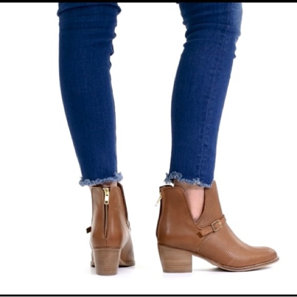 Journee Signature Women’s Shaw Leather Buckle Accent Bootie-Cognac-Size 6 - Picture 4 of 16